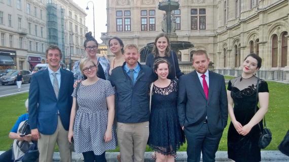 SiV students go to the opera